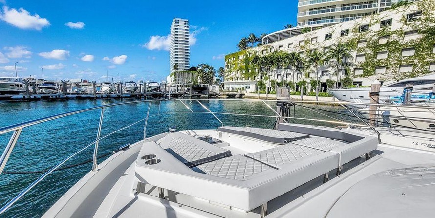 Cruisers Yachts 50 Cantius