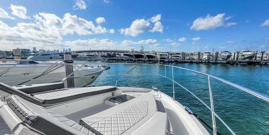 Cruisers Yachts 50 Cantius