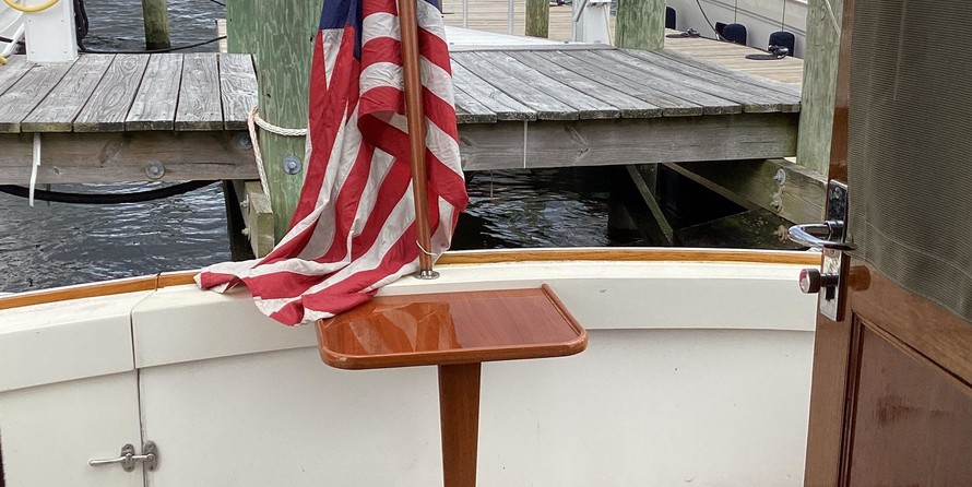 Trojan 32 flybridge sedan