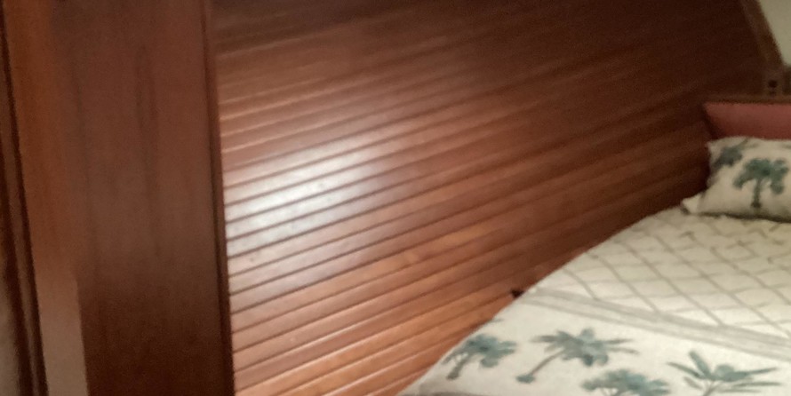 Trojan 32 flybridge sedan