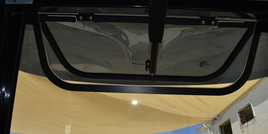 Sea Ray hunt ultra 211