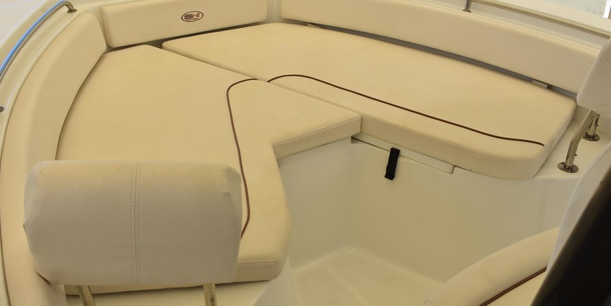 Sea Ray hunt ultra 211