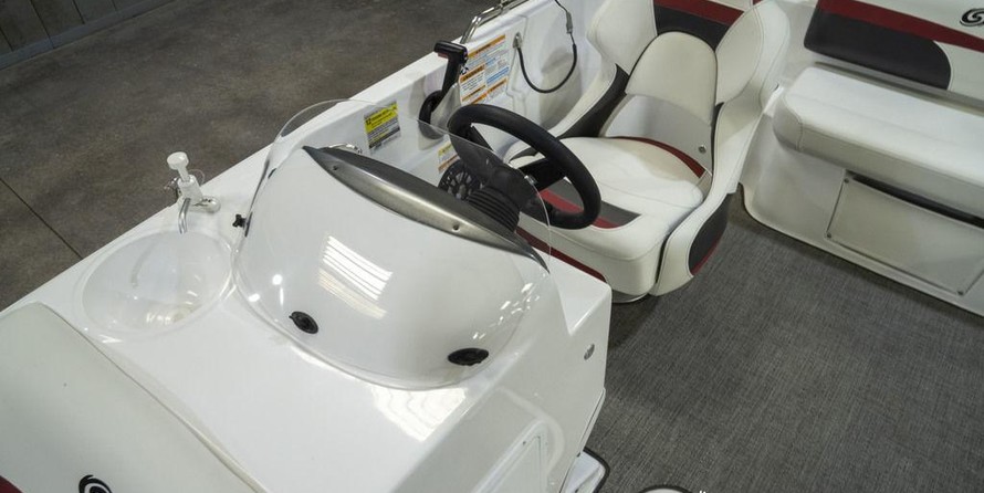 Hurricane 201 sundeck sport