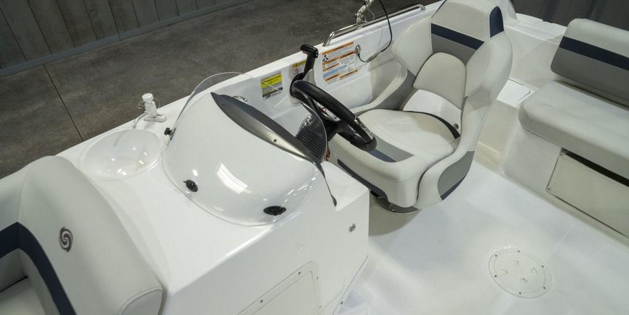 Hurricane 201 sundeck sport