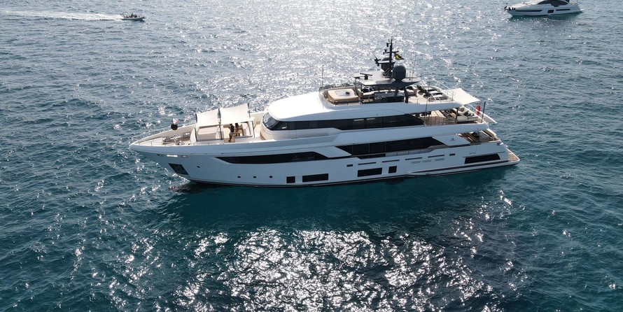 Custom Line Navetta 37