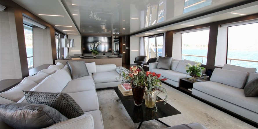 Custom Line Navetta 37