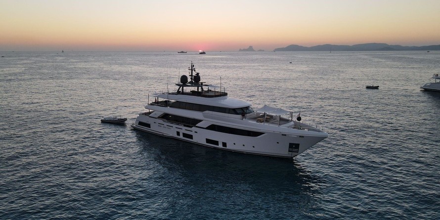 Custom Line Navetta 37