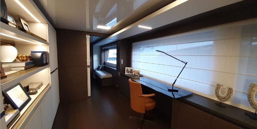 Custom Line Navetta 37