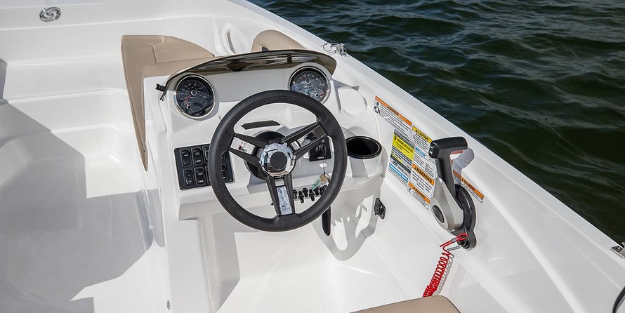 Hurricane SunDeck Sport 185 OB