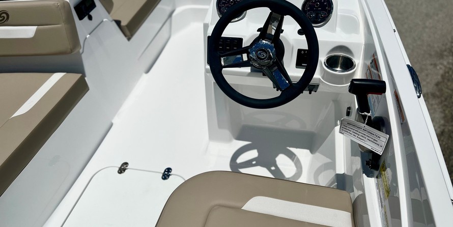 Hurricane SunDeck Sport 185 OB