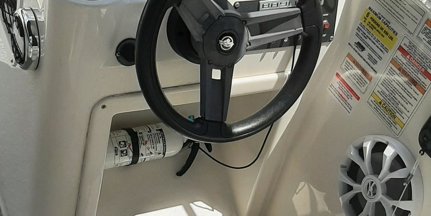 Bayliner Element F16