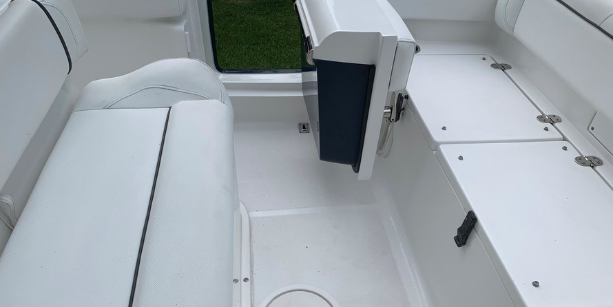 Sea Ray hunt ultra 211