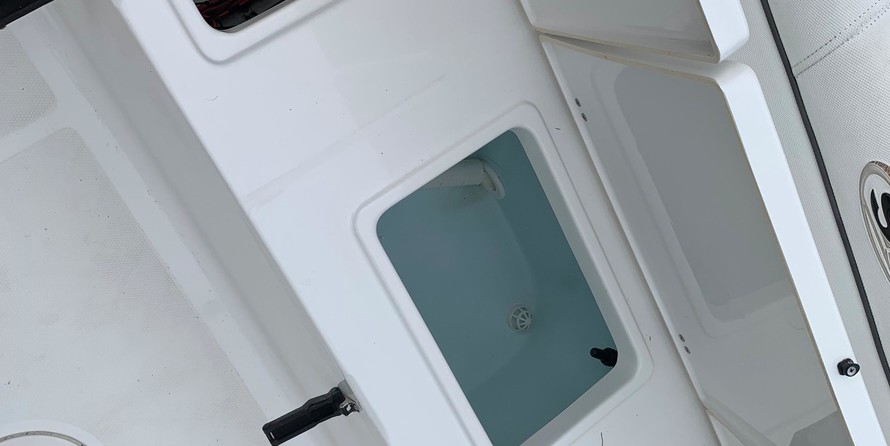 Sea Ray hunt ultra 211