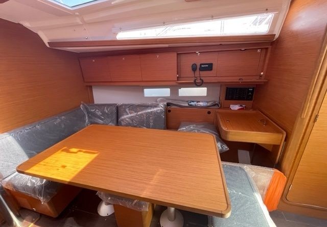 Dufour 390