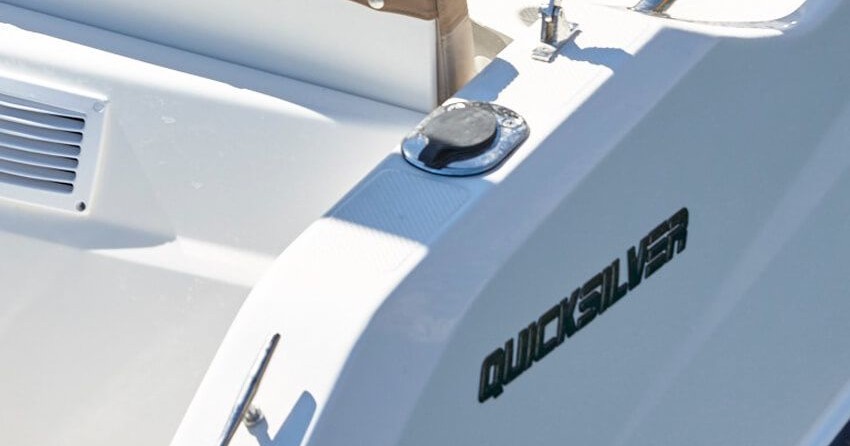 Quicksilver Activ 555 Open