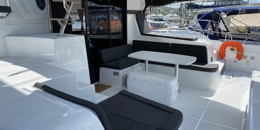 Lagoon 42