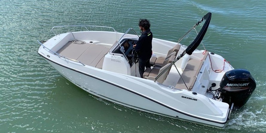 Quicksilver Activ 555 Open