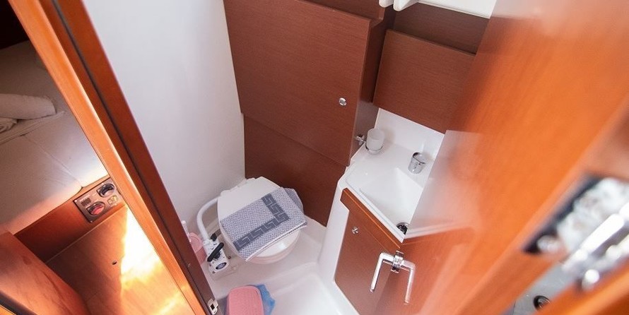 Beneteau Oceanis 38.1