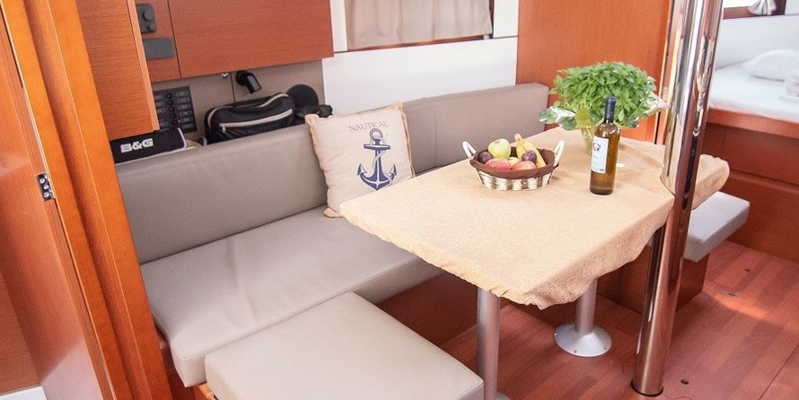 Beneteau Oceanis 38.1