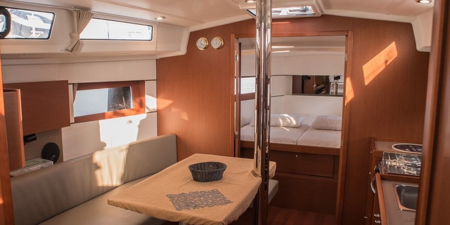 Beneteau Oceanis 38.1