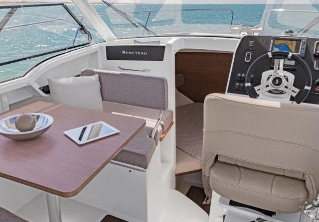 Beneteau Antares 8