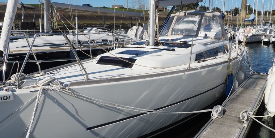 Dufour 360