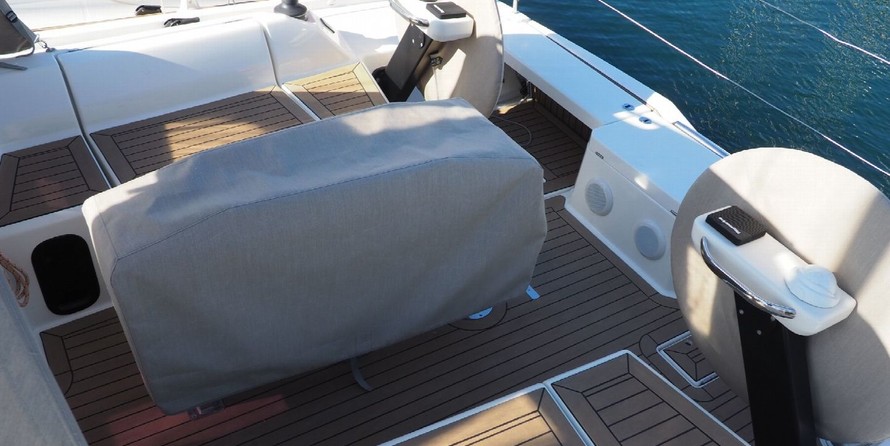 Dufour 390