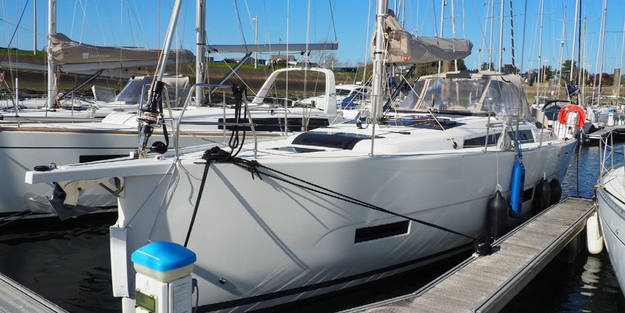 Dufour 390