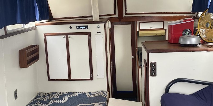 Tollycraft 34 sport sedan