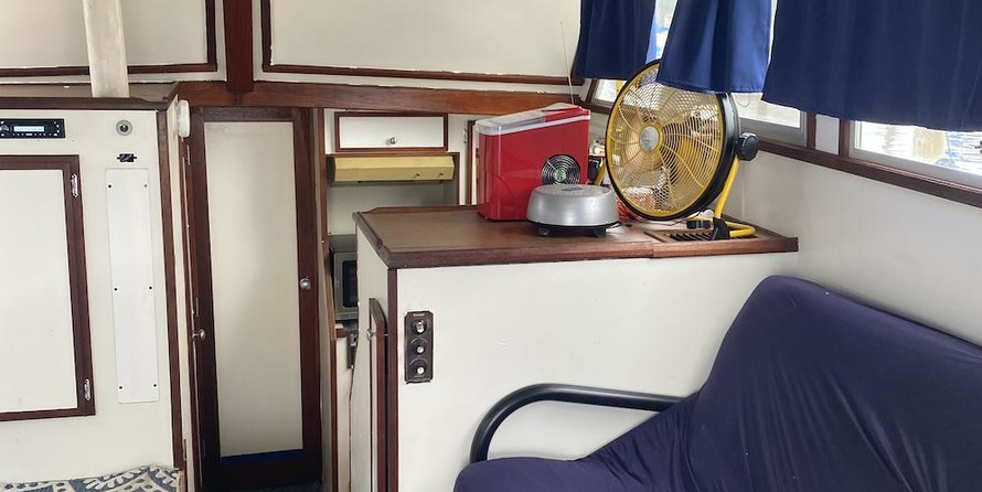 Tollycraft 34 sport sedan