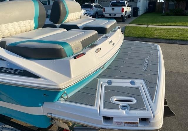 Regal 2300 RX Surf
