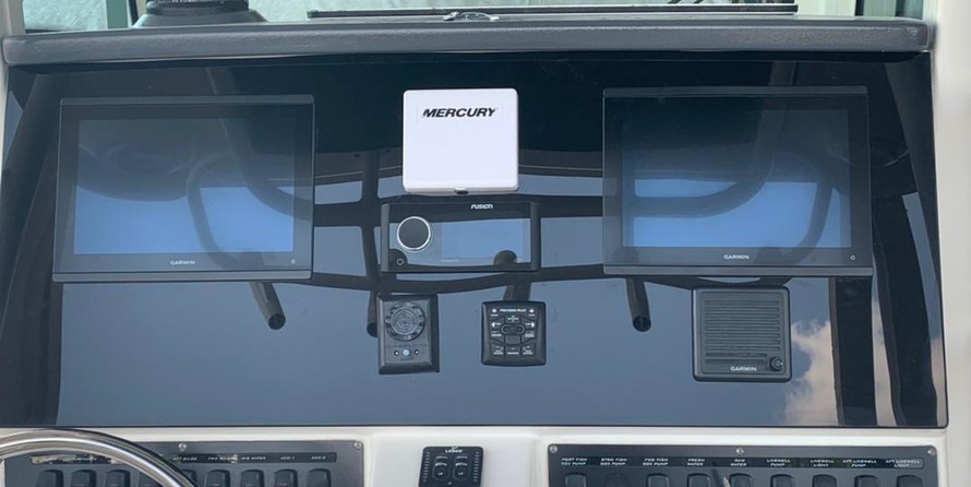 Boston Whaler 320 Outrage