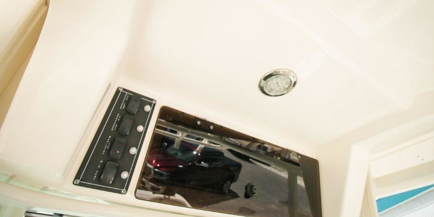 Boston Whaler 320 Outrage