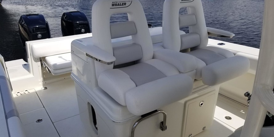 Boston Whaler 320 Outrage