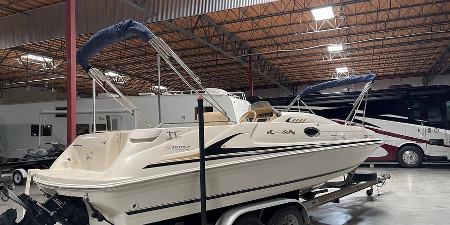 Sea Ray 240 Sundeck