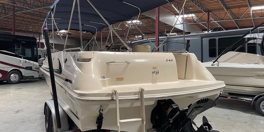 Sea Ray 240 Sundeck