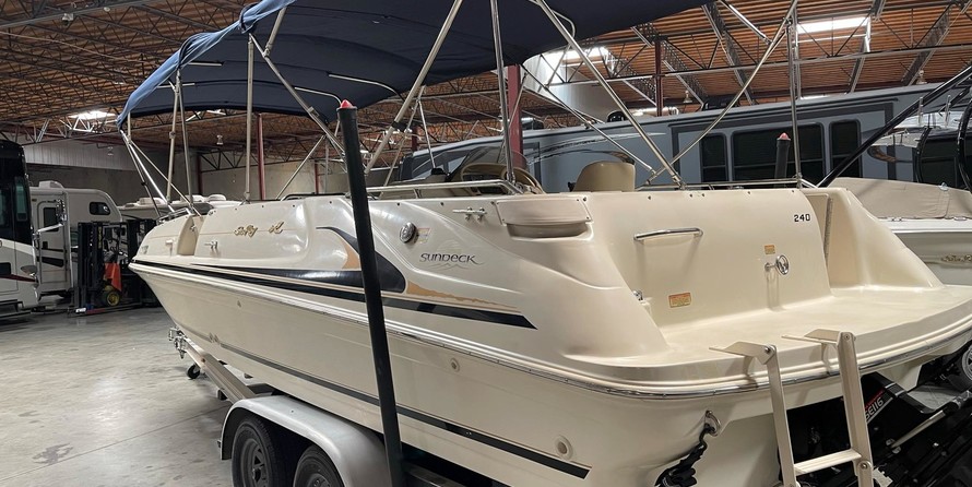 Sea Ray 240 Sundeck