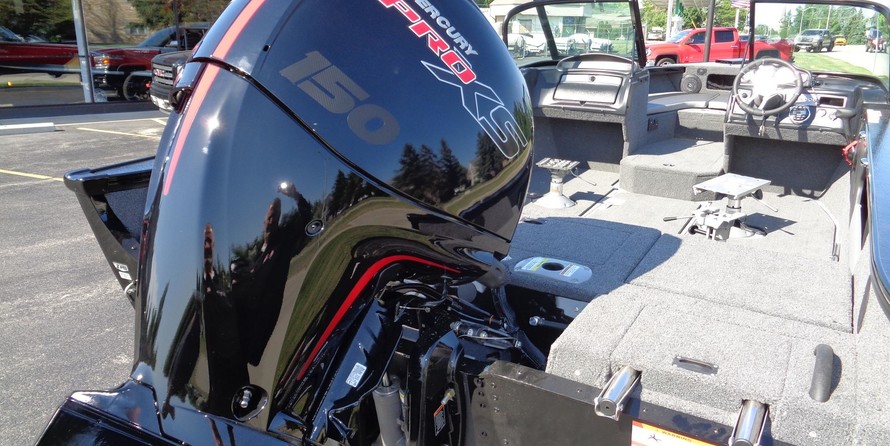 Lund Boats 1875 Crossover XS