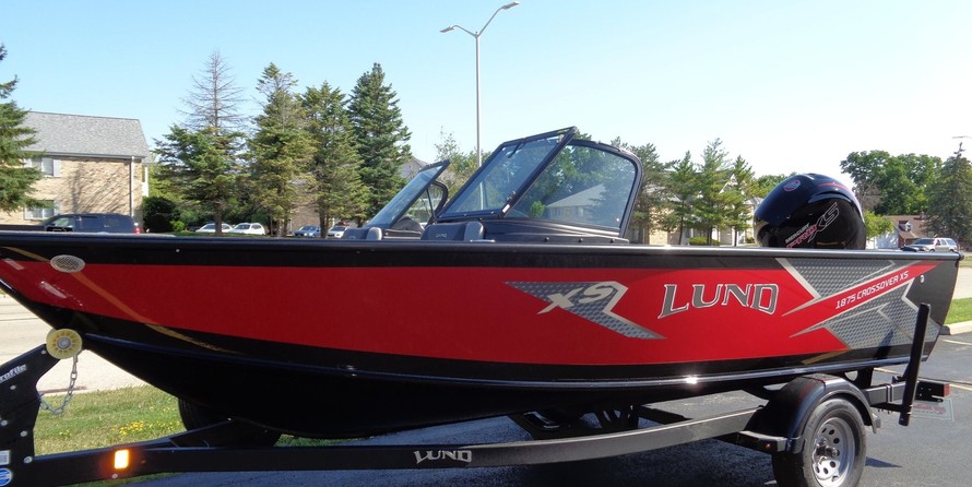 Lund Boats 1875 Crossover XS