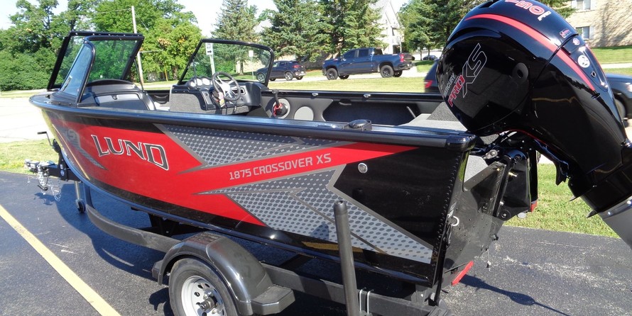 Lund Boats 1875 Crossover XS