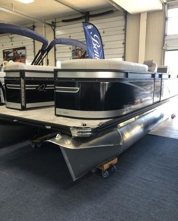 Qwest Pontoons 822 Splash Pad RW LTZ