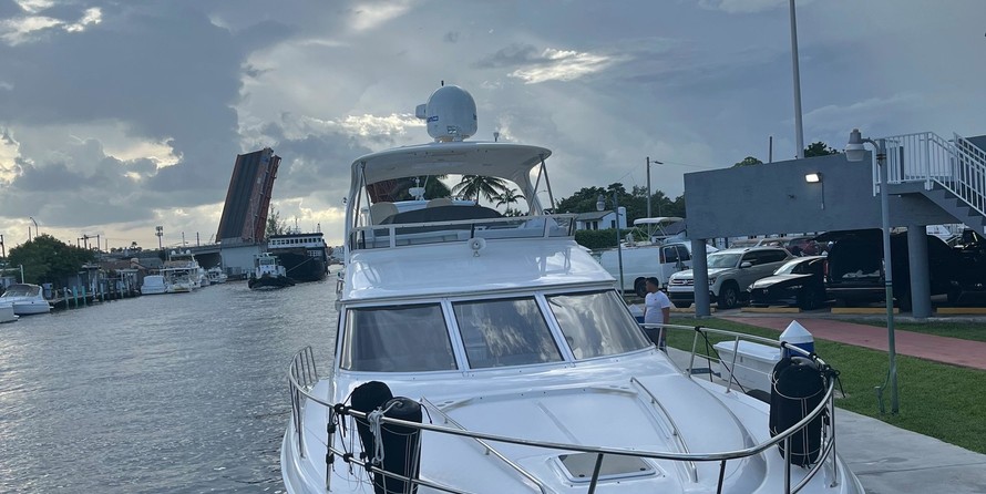 Sea ray 480 sedan bridge