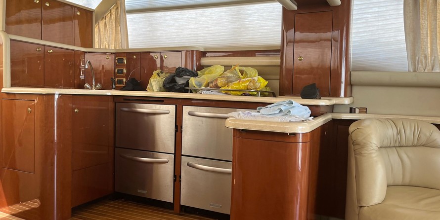 Sea ray 480 sedan bridge