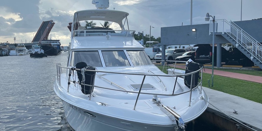 Sea ray 480 sedan bridge