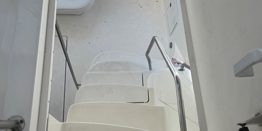 Sea ray 480 sedan bridge