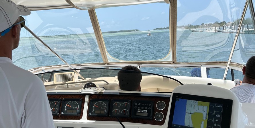 Sea ray 480 sedan bridge