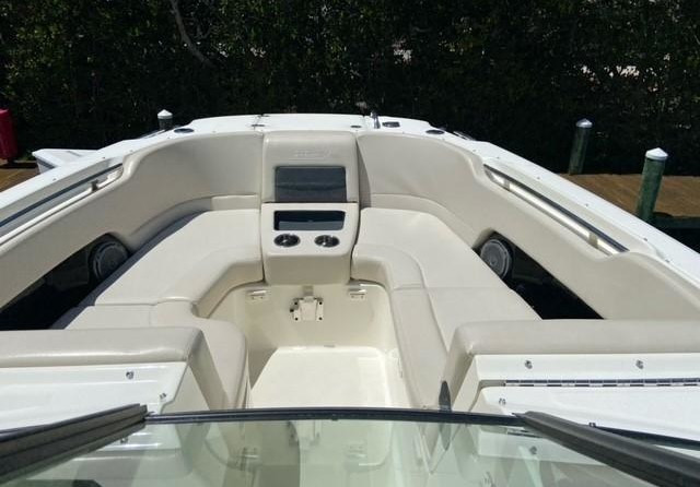 Boston Whaler 270 Vantage
