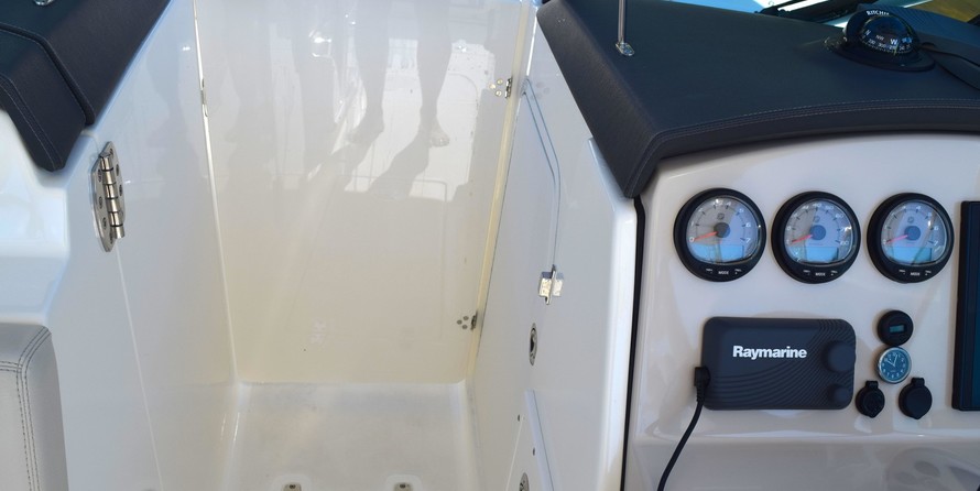 Boston Whaler 270 Vantage