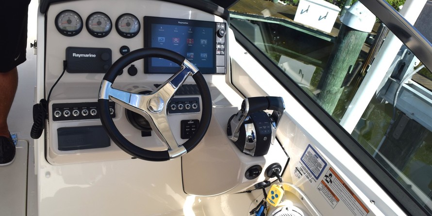 Boston Whaler 270 Vantage