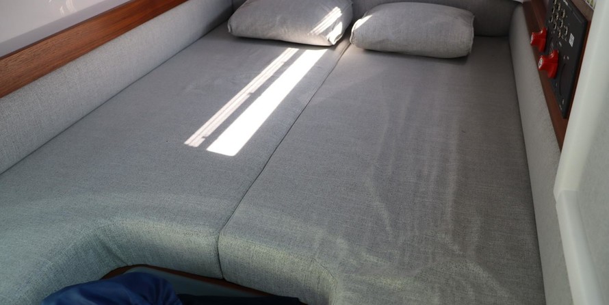 Axopar 28 Cabin